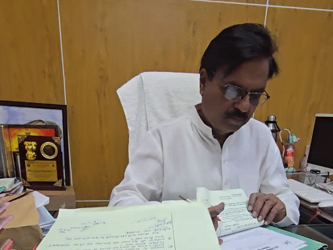 ujjain-university-eviction-row-deepens:bjp-mla-among-6-served-notices;-says-will-vacate-bungalow-after-dues-settled;-flags-cm-residence