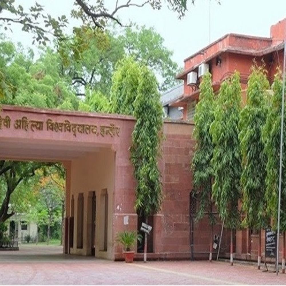 davv-placement-report-shows-higher-average-salaries:more-than-1,000-offers-from-271-firms,-90%-jobs-in-select-streams