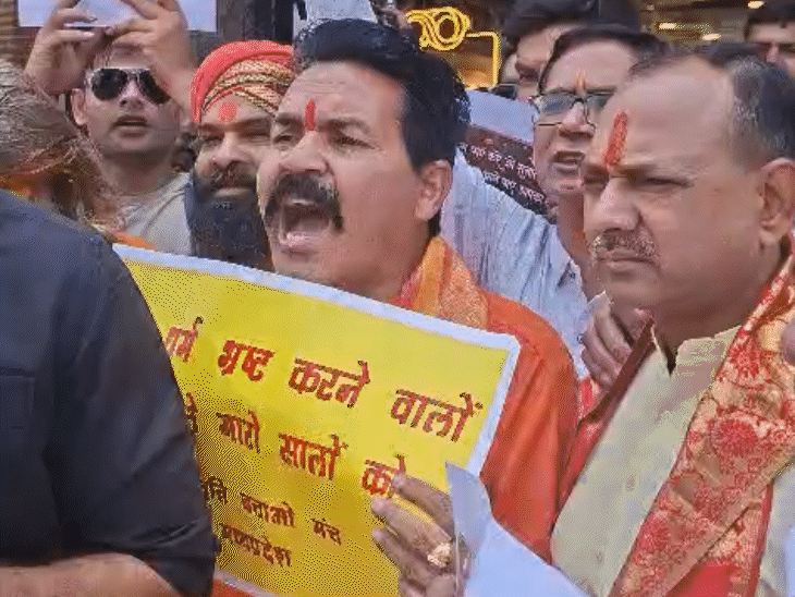 protest-over-alleged-ban-on-tilak,-bindi-in-factory:hindu-utsav-samiti-to-march,-tie-kalava-to-employees