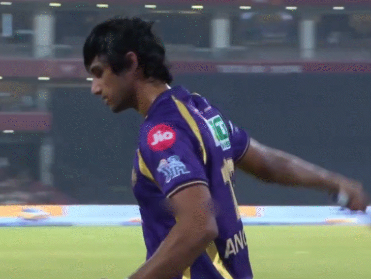 angkrish-raghuvanshi-fined-10%-match-fees-for-‘abuse-of-equipment’:irfan-pathan-praises-sunil-narine,-rinku-singh-for-kkr-heroics-at-ekana