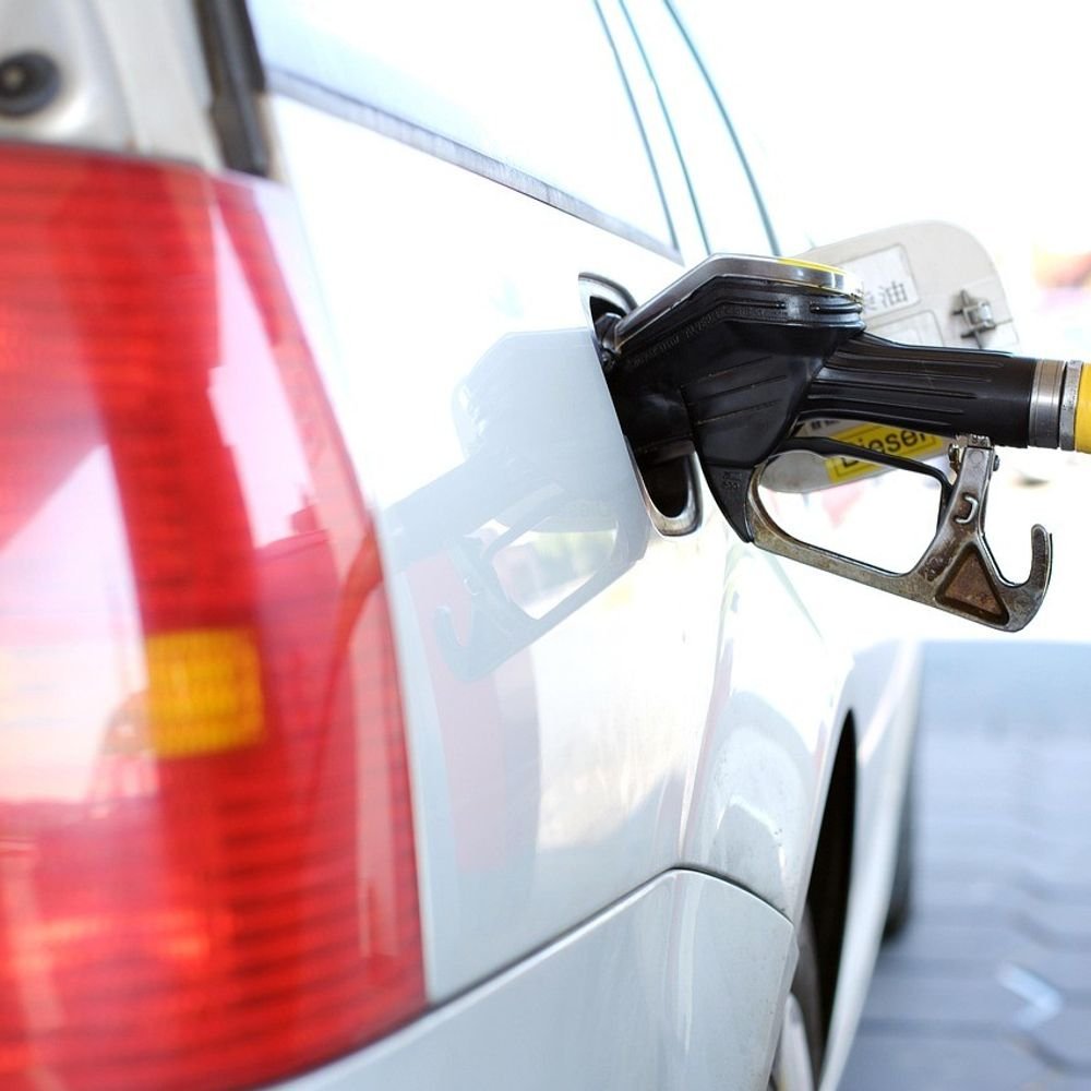 ‘have-sufficient-availability-of-diesel-petrol-in-india’:no-need-for-imports,-says-govt