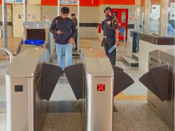 bhopal-indore-metro-launches-automatic-fare-collection-system:no-more-lines-at-ticket-windows;-discount-on-tickets-wallet-recharge