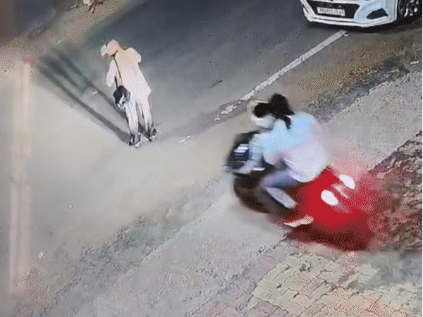 2-wedding-processions-robbed-in-17-minutes-in-gwalior:bikers-snatch-bag-from-groom’s-uncle;-grab-purse-from-father-3-km-away