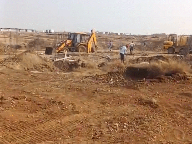 44-acres-of-tribal-land-taken-over-by-industry:farmers-claim-authorities-violated-norms,-converted-agricultural-land-into-nazool-category