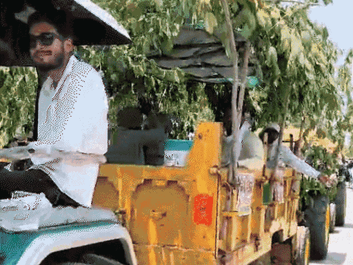 farmers-from-270-villages-join-‘ghera-dalo’-protest-in-harda:tractors-gather-at-mandi,-farmers-bring-month’s-supply-of-food,-water