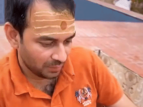 tej-pratap-seeks-advice-on-political-future-from-dhirendra-shastri:he-had-earlier-compared-him-with-asaram-and-ramrahim,-shares-video-call-clip