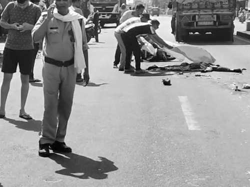 truck-crushes-scooter-rider,-drags-him-50-metres:victim-stuck-in-rear-wheel;-locals-chase-and-stop-vehicle-in-jabalpur
