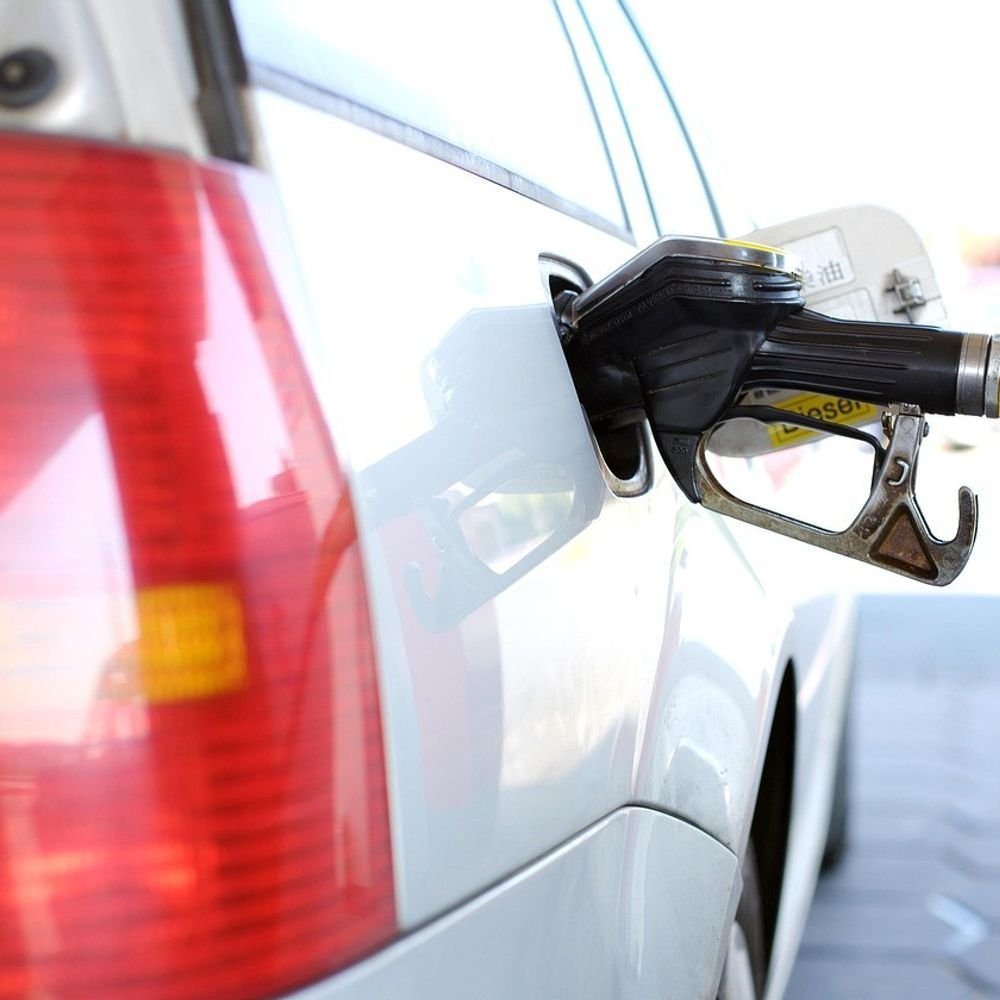 govt-denies-viral-claim-of-fuel-price-increase:oil-ministry’s-bogus-noti-falsely-states-petrol-rate-hike-of-₹10/ltr-diesel-by-₹12.50/ltr-in-india