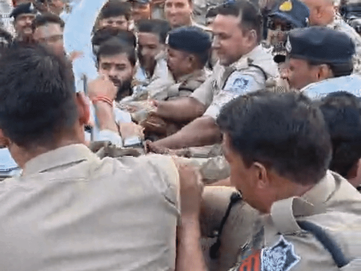 clashes-break-out-during-congress-protest-in-chhatarpur:6-injured-while-burning-cm’s-effigy;-questions-raised-over-safety-arrangements