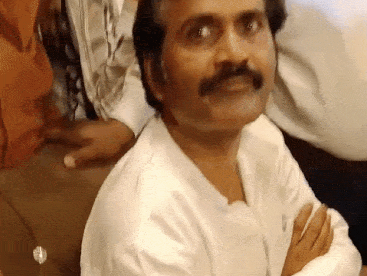 lenders-surround-former-minister-at-wedding,-demand-their-money-back:bjp-leader-finds-himself-in-trouble-in-bhind;-matter-settled-at-police-station