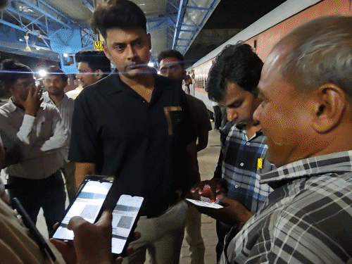 child-trafficking-suspected-on-train-to-ahmedabad:26-minors-rescued-in-ujjain-nagda-operation;-search-continued-till-3-am