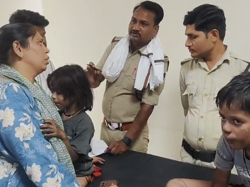 children-cry-‘save-us,-mum’-as-father-locks-room:sets-it-ablaze-in-chhatarpur;-neighbours-rescue-them-after-mother’s-call