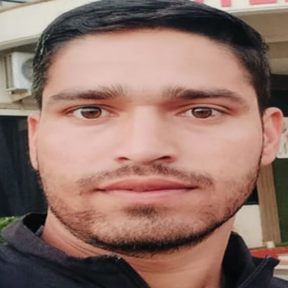 car-crashes-into-container,-lance-naik-dies-on-the-spot:returning-to-karnataka-on-leave,-accident-due-to-sudden-brake-on-ujjain-garoth-highway