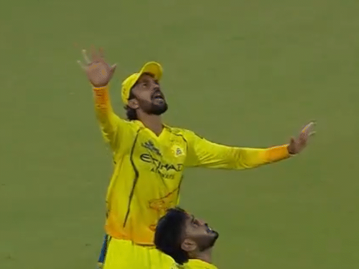 ruturaj-gaikwad-angry-at-urvil-patel-for-mix-up-during-catch:kamboj’s-run-out-throw-hits-krish-bhagat,-kartik’s-‘gun’-celebration