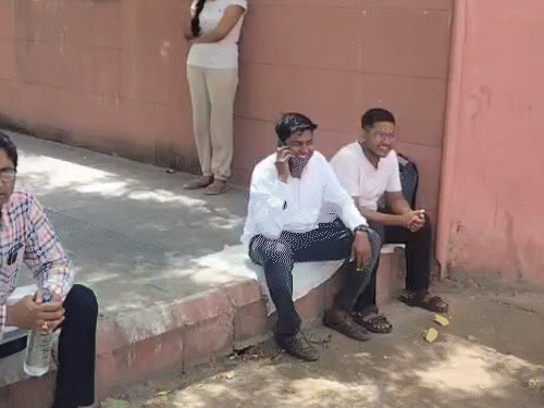 neet-ug-2026-राजस्थान-के-611-केंद्रों-पर-परीक्षा-आज:देश-के-सबसे-बड़े-मेडिकल-एग्जाम-के-लिए-एंट्री-शुरू,-डेढ़-बजे-के-बाद-नहीं-मिलेगा-प्रवेश