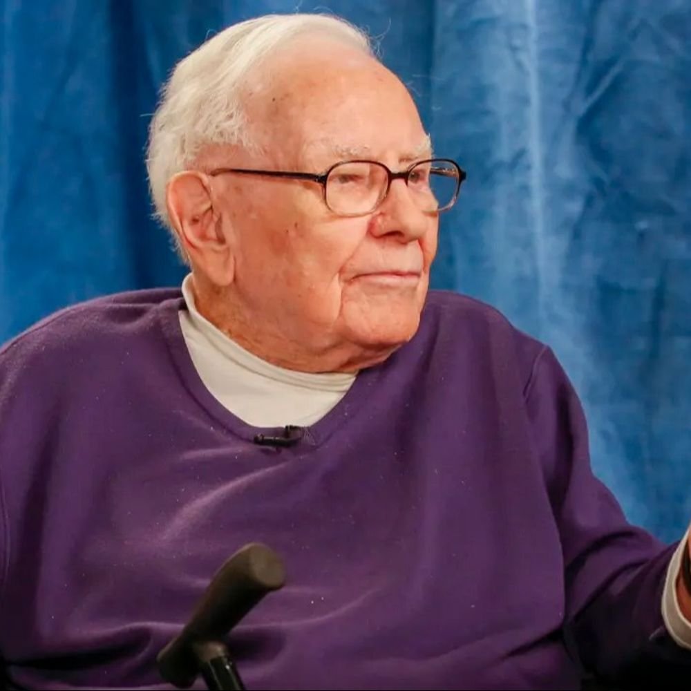 93-year-old-buffett-arrived-at-berkshire-meeting-wearing-a-sweater:praised-apple-ceo-tim-cook;-greg-abel-led-the-meeting-for-the-first-time