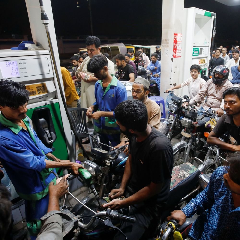 report-warns-of-up-to-11%-inflation-in-pakistan:iran-war-can-reduce-pkr’s-value-to-298-against-dollar