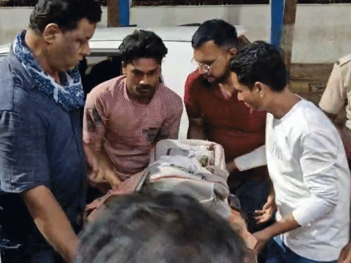 tractor-hits-bike,-iron-rod-pierces-rider’s-abdomen:intestines-came-out;-locals-rush-him-to-hospital