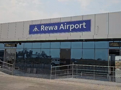 rewa-airport-chaos-as-alliance-air-denies-boarding-to-passengers:72-had-confirmed-tickets-but-48-seater-aircraft-sent,-woman-misses-interview