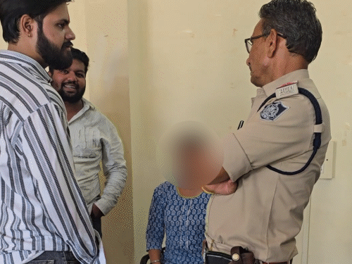 btech-student-impersonates-candidate-in-ujjain-bcom-exam:held-during-verification,-claims-friend’s-sister-sent-her