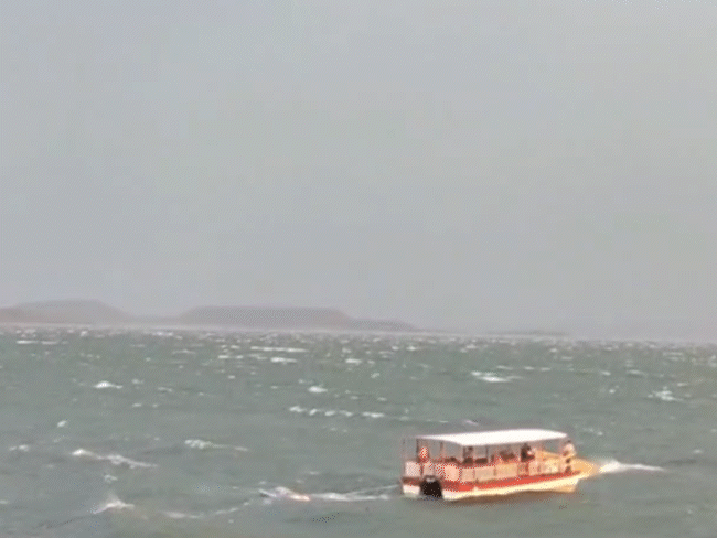 new-video-surfaces-in-jabalpur-cruise-accident:clip-shows-tourist-struggling-to-save-lives-while-swimming