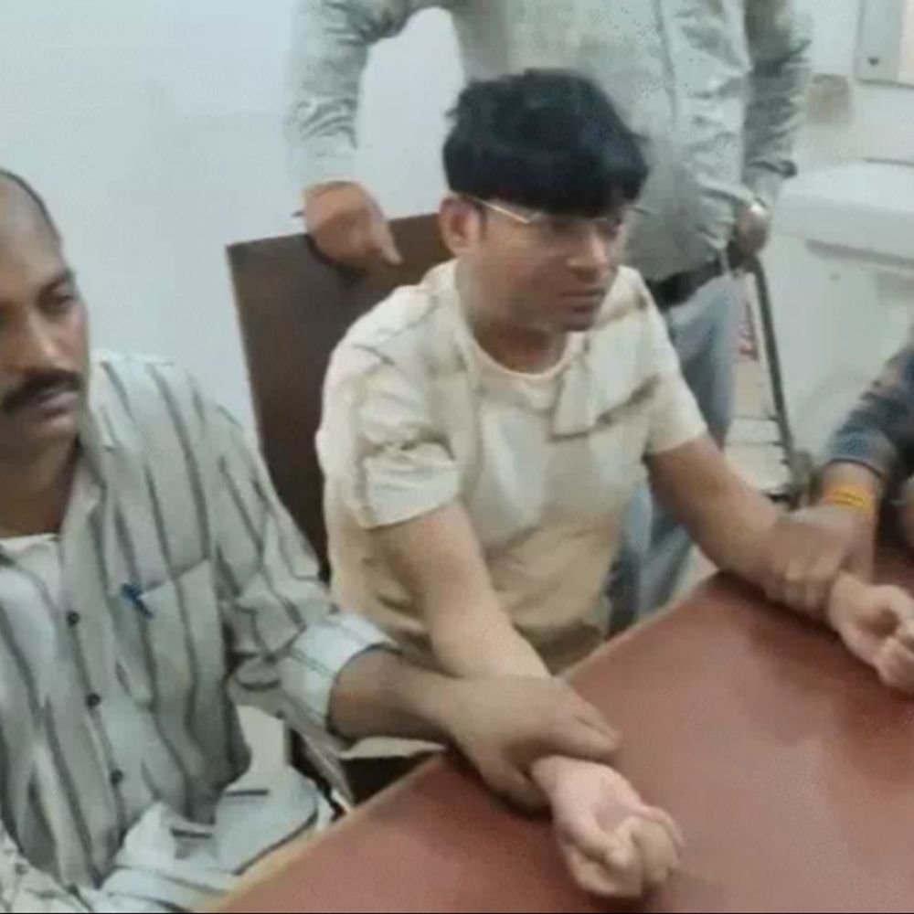 3-govt-doctors-caught-taking-bribes-in-mp:lokayukta-raids-barwani-hospital-over-50%-commission-for-tests-racket