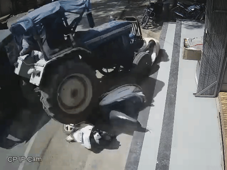 man-hit-and-dragged-by-tractor-in-satna:two-wheels-ran-over-chest,-ribs-fractured;-driver-fled-leaving-him-under-tyre