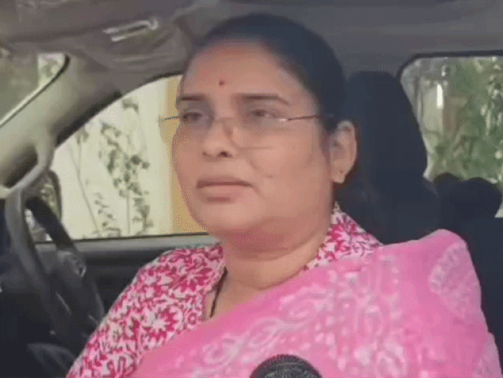 ‘get-₹300-crore-for-bina,-i’ll-stay-with-congress’:mla-nirmala-sapre-says,-‘i’m-with-whoever-grants-district-status’;-party-accuses-her-of-betrayal-amid-bjp-proximity