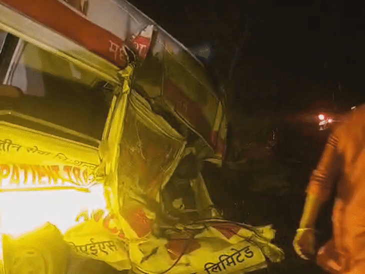 ambulance-collides-with-truck,-shatters-to-pieces,-driver-left-writhing:villagers-cut-cabin-to-rescue-driver-in-sehore,-ambulance-arrived-an-hour-later