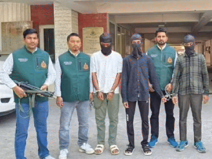 3-mp-youths-arrested-over-isi-links:delhi-police-says-they-planned-attacks-on-temple,-dhaba-and-army-camp