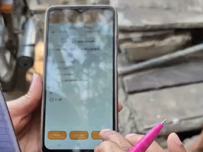 bhaskar-spends-a-day-with-census-workers-in-bhopal:two-room-homes-shown-as-separate-houses;-arguments-erupt-over-giving-mobile-numbers