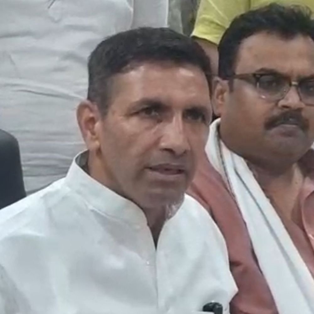madhya-pradesh-govt-running-on-chits,-alleges-jeetu-patwari:mp-cong-chief-says,-‘modi’s-reins-in-trump’s-hands,-full-epstein-story-not-out-yet’