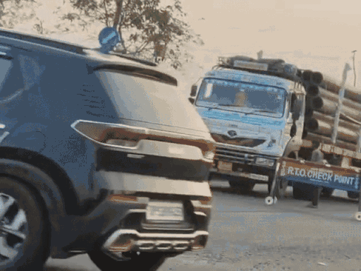 mp-transport-check-posts-stay-closed-for-now:high-court-issues-stay-on-earlier-directive