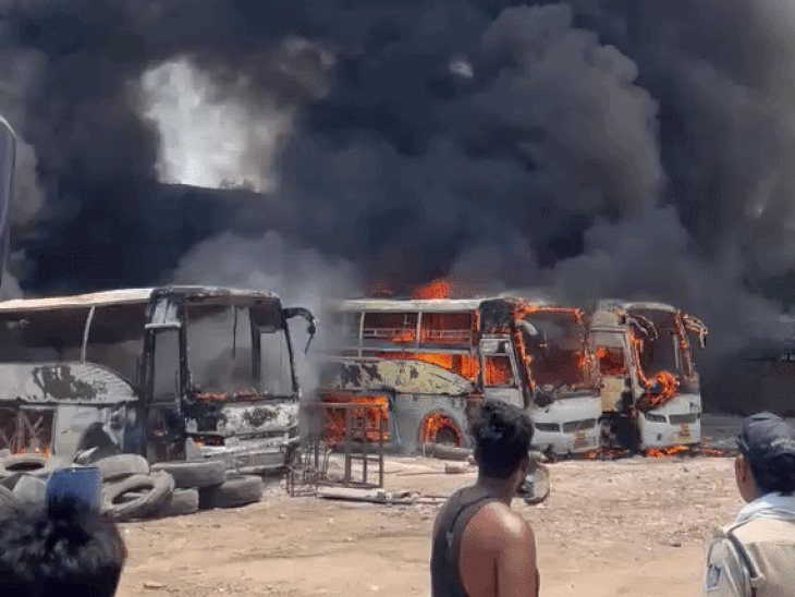 huge-fire-engulfs-5-buses-in-indore:accident-during-welding-work,-cylinder-blast-triggers-panic;-vehicles-reduced-to-ashes