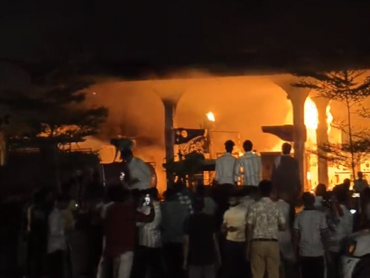 petrol-pump-fire-leaves-11-people-injured:flames-engulf-fuel-tanker-in-rajgarh,-one-victim-suffers-critical-burn-injuries