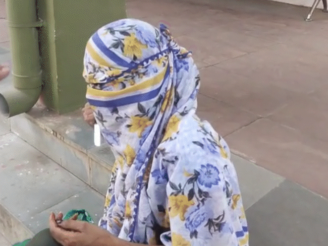 rape-survivor-pulls-out-knife-at-sp-office-in-gwalior:24-year-old-woman-demands-accused-marry-her