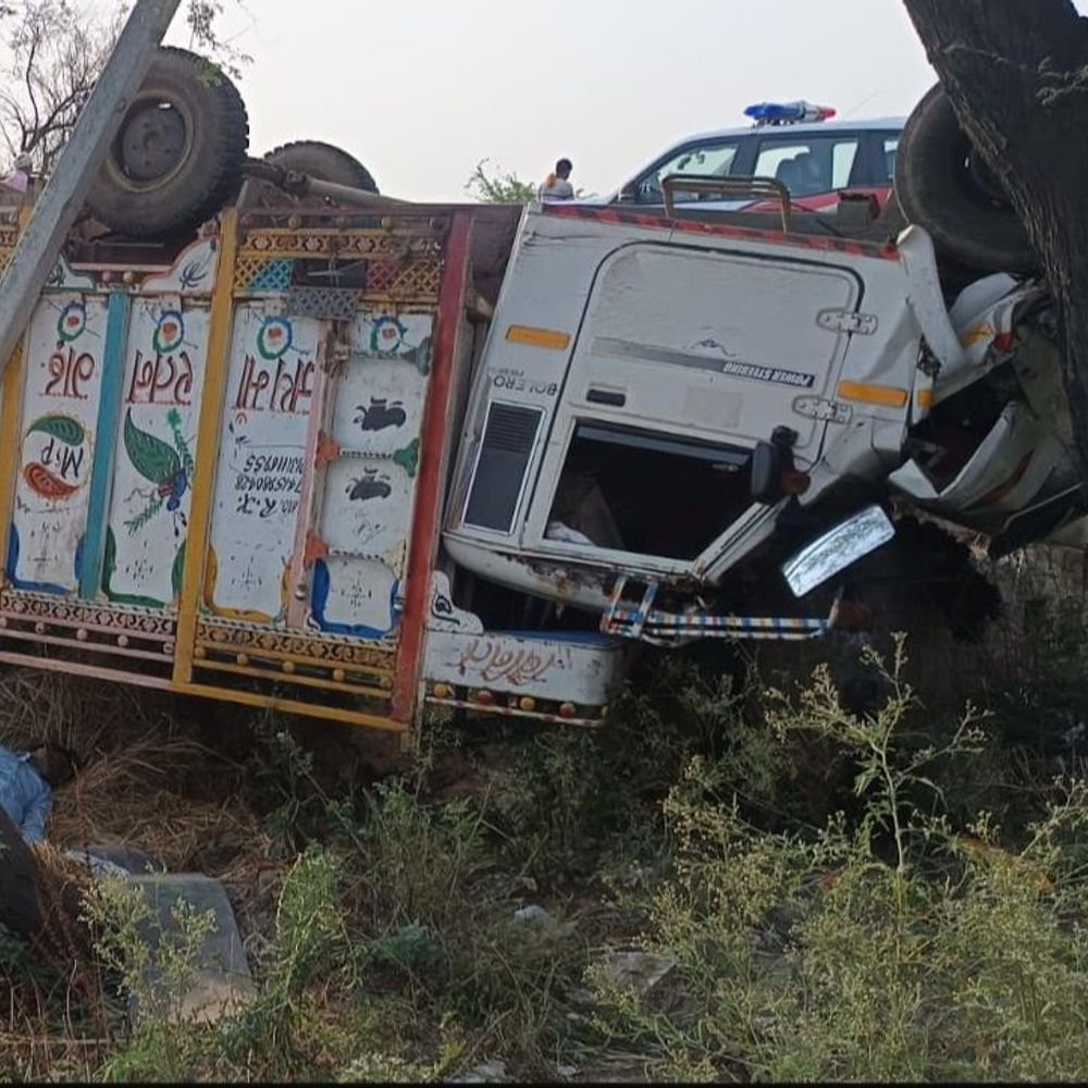 pickup-vehicle-overturns-after-hitting-tree-in-bhind:3-killed,-2-critically-injured;-father-son-duo-among-dead