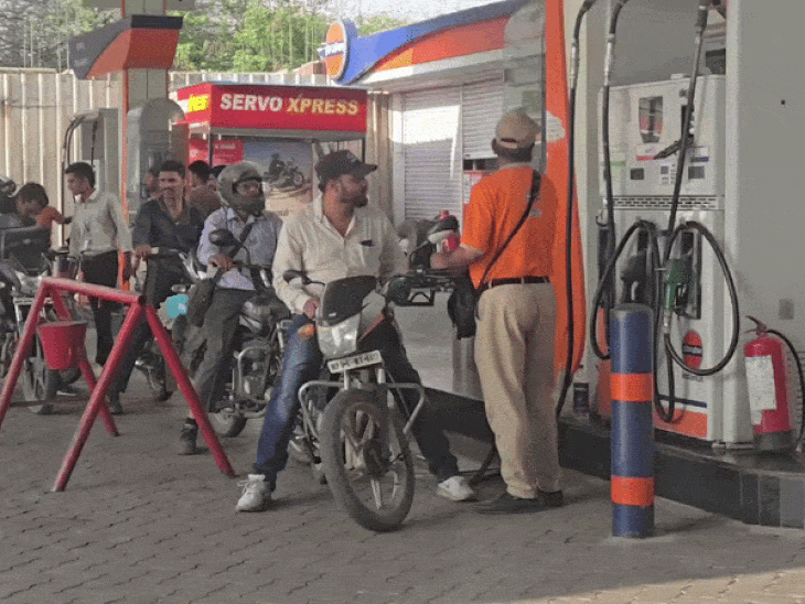petrol-diesel-prices-hiked-by-₹3-per-litre:petrol-now-costs-₹9777-and-diesel-₹90.67-per-litre-in-delhi