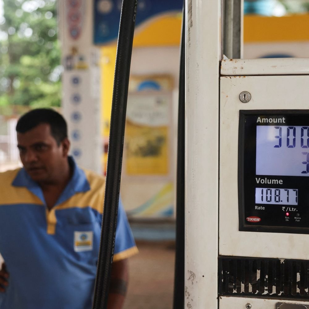oil-companies-face-higher-losses-on-diesel-than-petrol:’latest-fuel-price-hike-will-cover-only-10%-of-losses-of-oil-companies’