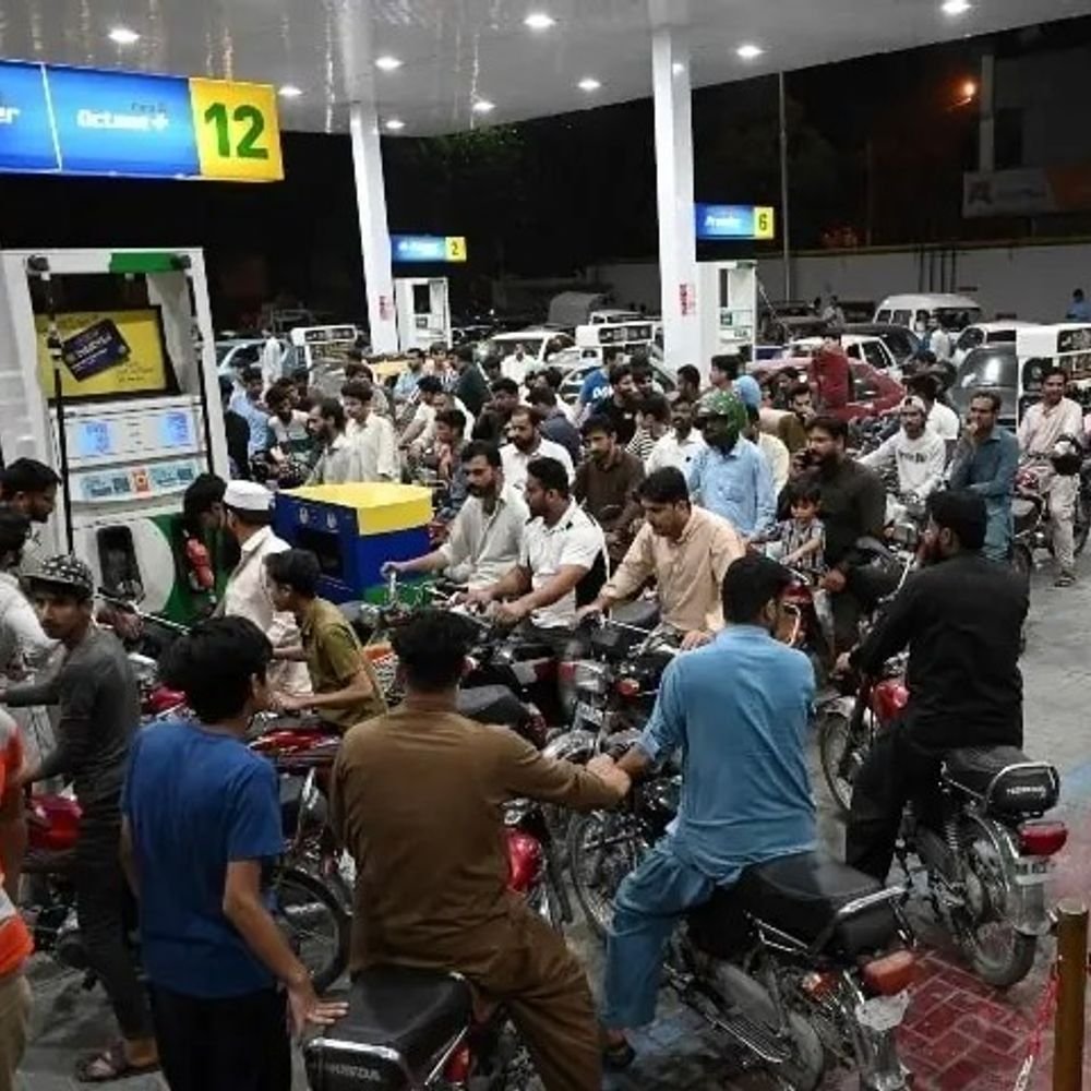 petrol-diesel-become-cheaper-by-rs-5-in-pakistan:petrol-now-costs-rs-40978-high-speed-diesel-rs-409.58-per-liter