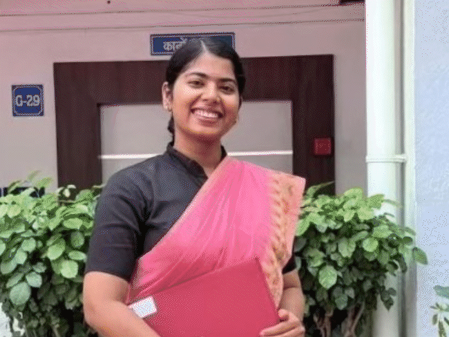 ‘builder-kept-asking-how-he-could-serve-me’:ias-selected-sdm-pooja-soni-rejects-₹30,000-bribery-allegation