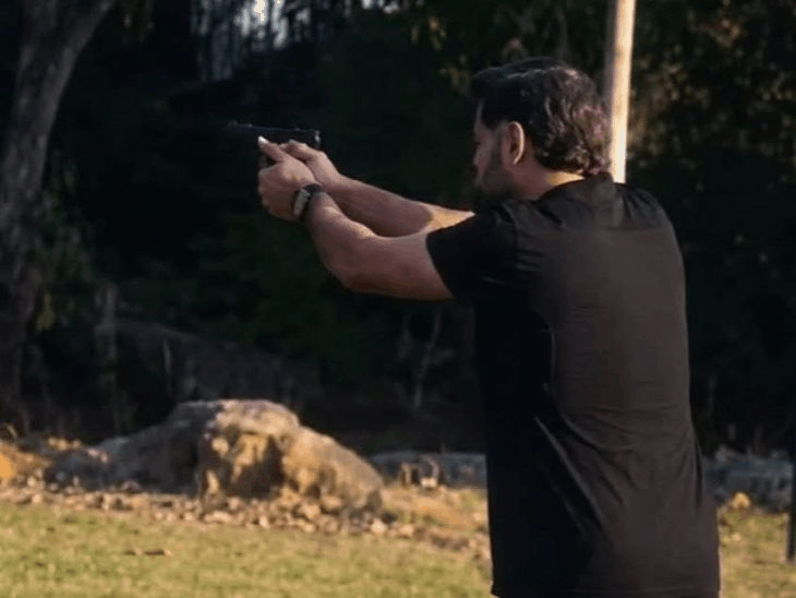ms-dhoni-flaunts-his-shooting-skills,-hits-all-6-targets:thala-asks-commandos,-‘don’t-i-look-fit?’-at-nsg-training-facility