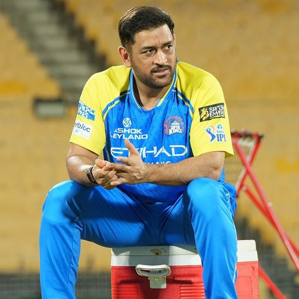 ms-dhoni-to-retire-today?-aakash-chopra-tweets,-‘definitely-not’:ashwin-says,-‘not-happening-today’;-gavaskar-chips-in-with-his-prediction