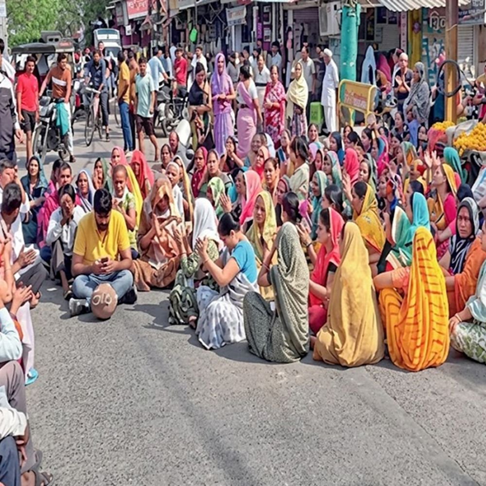 water-crisis-deepens-across-indore:thousands-complain-within-8-days;-residents-allege-water-being-distributed-for-cash