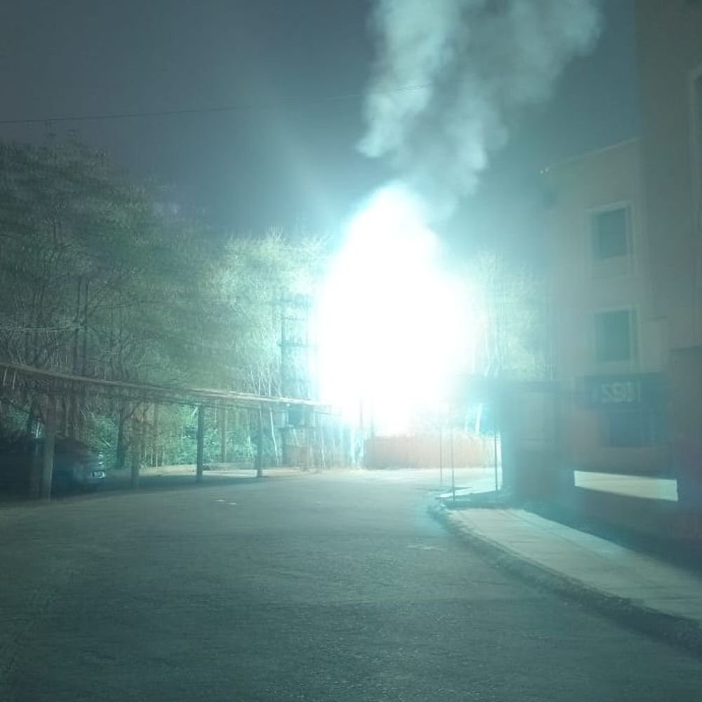 fire-breaks-out-in-gwalior-collectorate-premises:short-circuit-sparks-fire-in-dp,-flames-spread-to-office-rooms;-documents-and-goods-gutted