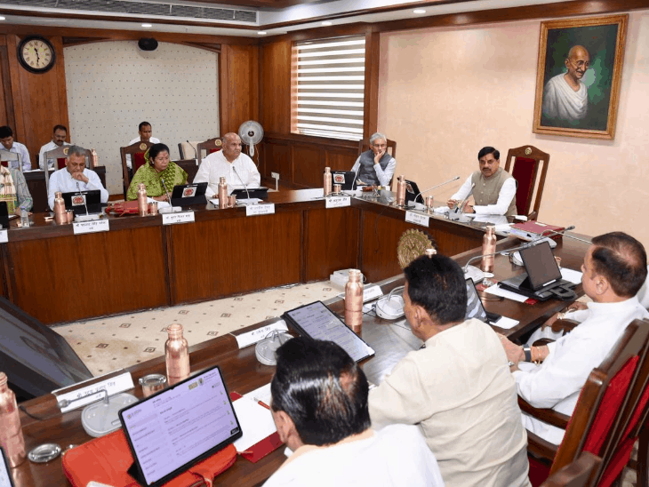 mp-cabinet-clears-transfer-policy-2026:officials-can-be-shifted-across-departments-during-june-1-15-window