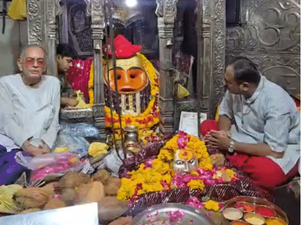 vip-darshan-starts-at-ujjain’s-kalbhairav-temple:devotees-can-reach-sanctum-directly-with-₹500-tickets;-offline-booking-begins-outside-shrine