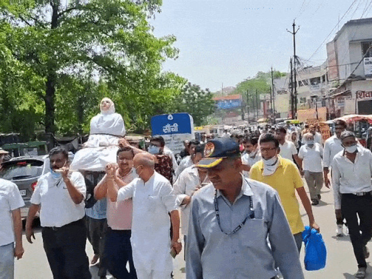 car-crushes-3-female-religious-leaders:1-dead,-2-seriously-injured-in-rewa;-driver-arrested-after-270km-escape