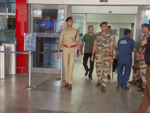main-accused-in-dewas-firecracker-factory-blast-held:police-arrest-mukesh-vij-at-delhi-airport-after-his-return-from-china