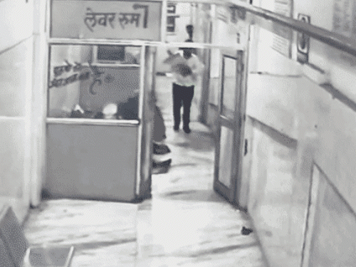 man-flees-with-newborn-in-bag-over-charger-row:woman-chases-hearing-baby’s-cries;-accused-arrested-after-cctv-footage-surfaces